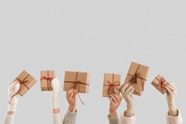 People Christmas Gift Boxes Grey Background — Stock Photo, Image