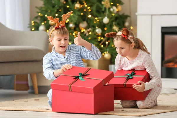 Little Children Reindeer Horns Christmas Gift Boxes Home — Stock Photo, Image