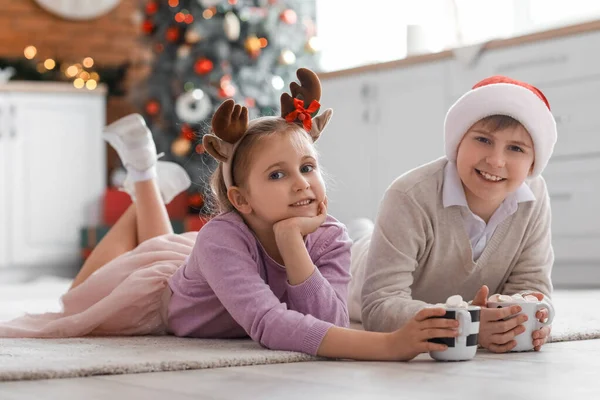 Little Children Cups Cocoa Lying Kitchen Christmas Eve — Stock Photo, Image