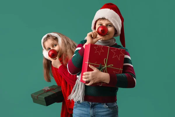 Little Children Christmas Balls Presents Green Background — Stock Photo, Image