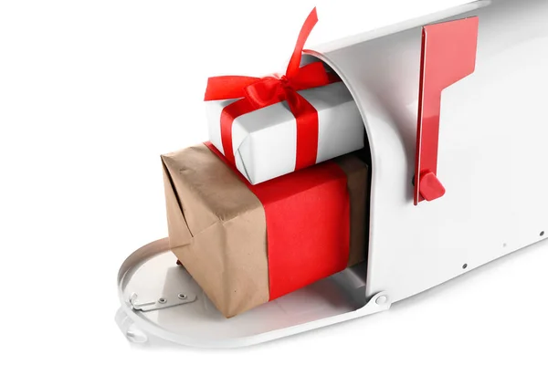 Briefkasten Mit Weihnachtsgeschenken Auf Weißem Hintergrund Nahaufnahme — Stockfoto