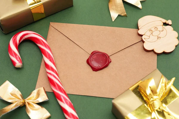 Dopis Santovi Cukrovou Třtinou Luky Vánoční Dárky Zeleném Pozadí — Stock fotografie