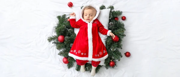 Petite Fille Mignonne Costume Père Noël Avec Décor Noël Couché — Photo