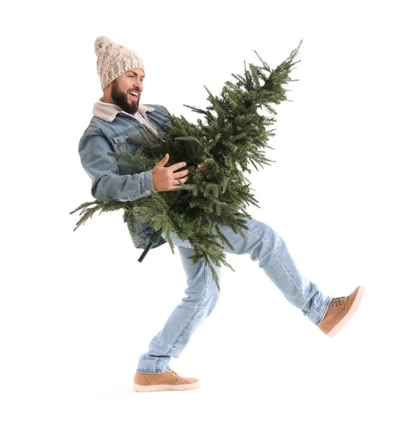 白い背景にクリスマスツリーを持つハンサムな男 — ストック写真