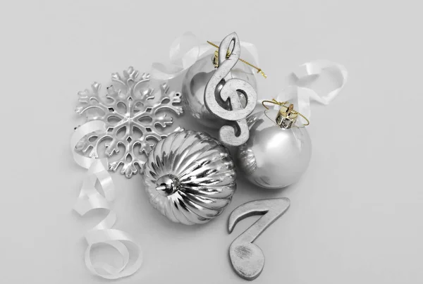 Note Signs Christmas Balls Snowflake Ribbon Grey Background — Stock Photo, Image