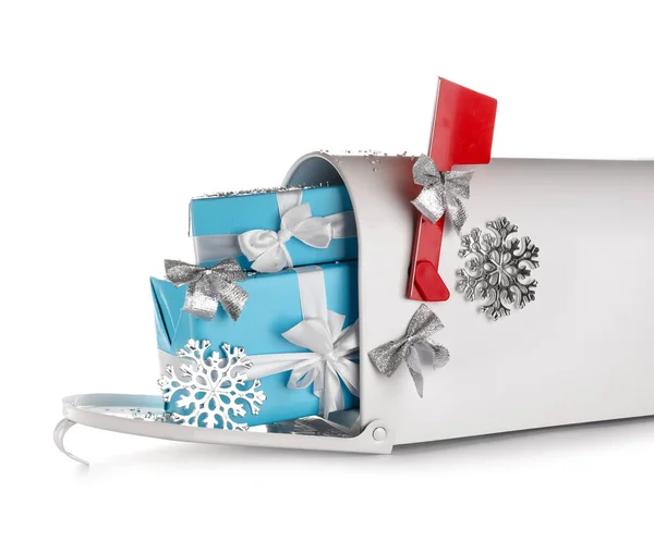 Postbus Met Cadeautjes Kerstdecor Witte Achtergrond — Stockfoto