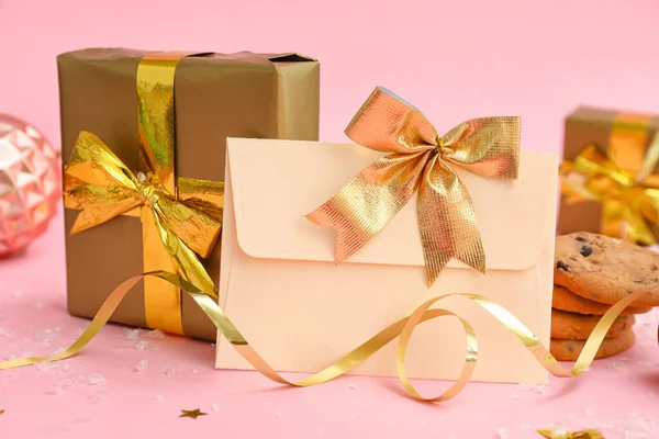 Carta Papai Noel Com Arco Biscoitos Presentes Natal Sobre Fundo — Fotografia de Stock