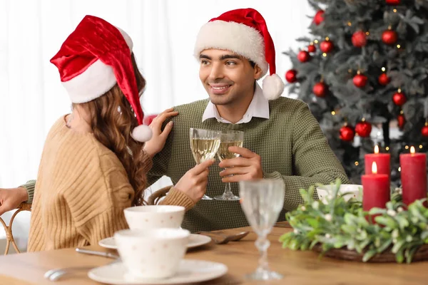 Loving Couple Glasses Champagne Table Kitchen Christmas Eve — Stock Photo, Image