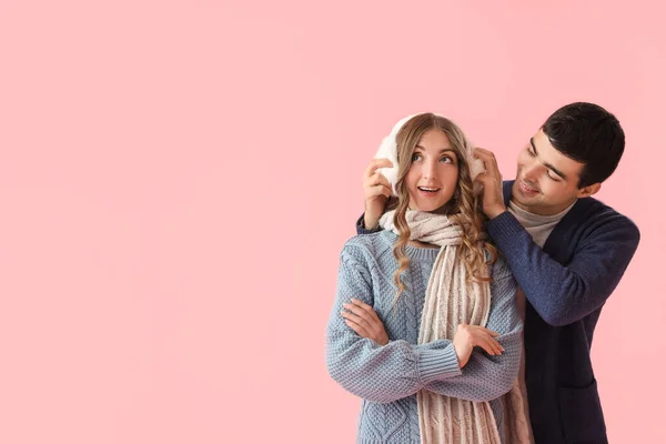 Loving Couple Warm Clothes Pink Background — Stock Photo, Image