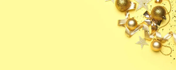Banner Com Decorações Natal Fundo Amarelo Com Espaço Para Texto — Fotografia de Stock