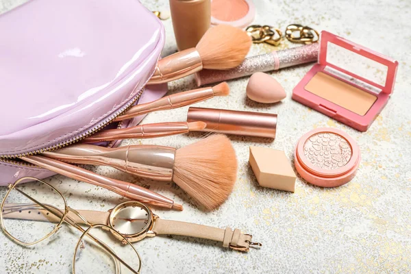 Makyaj Fırçaları Kozmetik Ürünleri Aksesuarlarla Dolu Çantalar — Stok fotoğraf