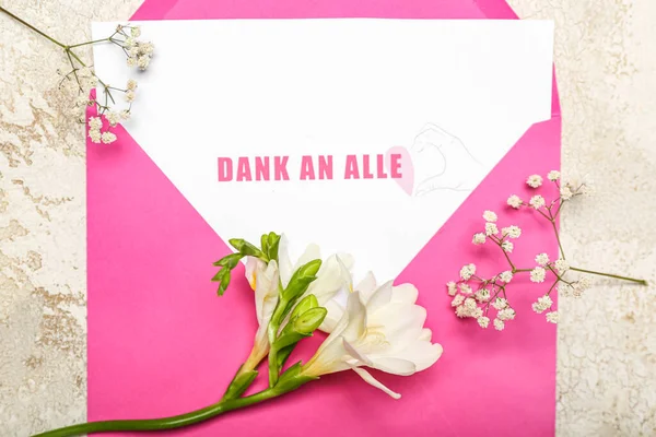 Carte Avec Texte Dank Alle Enveloppe Fleurs Sur Fond Gris — Photo