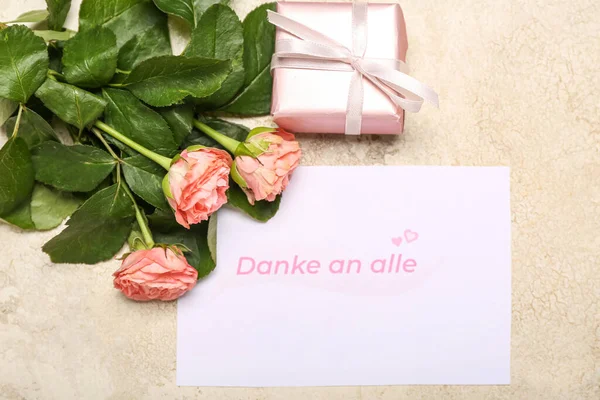 Card Text Dank Alle Roses Gift Box Grunge Background — Stock Photo, Image