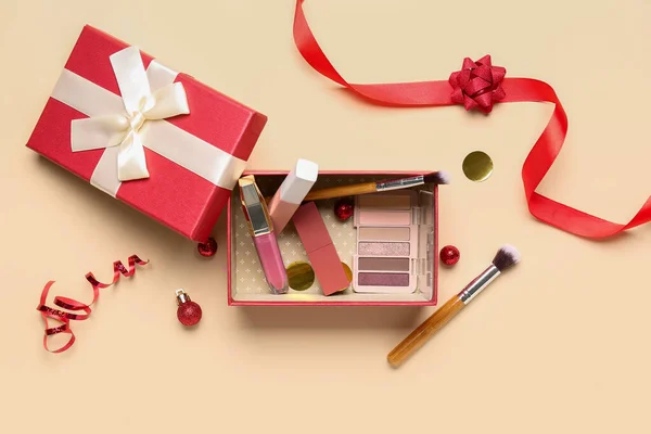 Gift Box Makeup Products Christmas Decor Beige Background — Stock Photo, Image