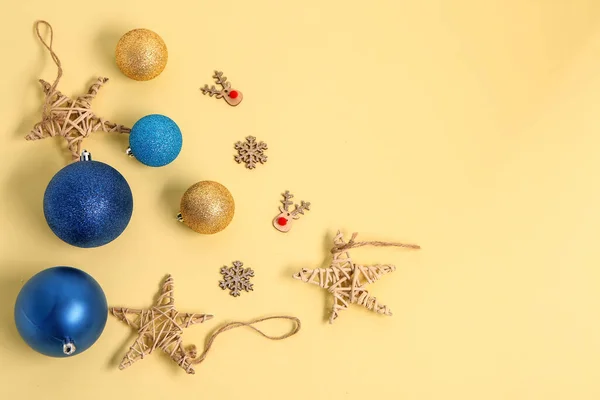 Χριστούγεννα Μπάλες Και Διακοσμήσεις Φόντο Χρώμα — Φωτογραφία Αρχείου