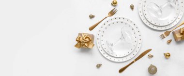 Beyaz arkaplanda, metin için yeri olan güzel bir Noel tablosu