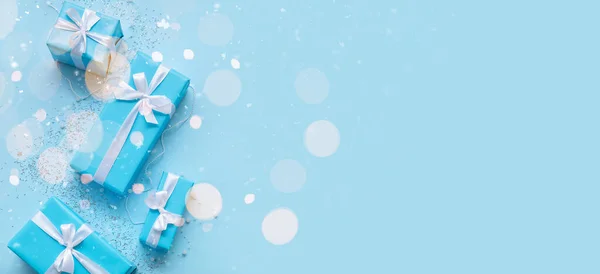 Mooie Kerstcadeaus Lichtblauwe Achtergrond Met Ruimte Voor Tekst — Stockfoto