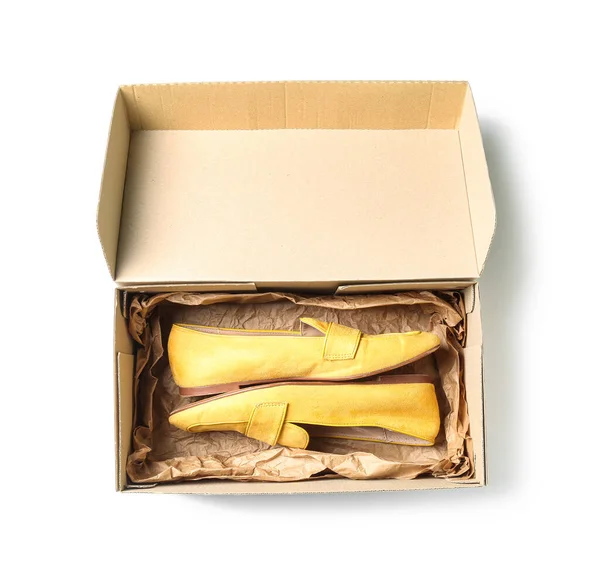 Caja Cartón Con Mocasines Amarillos Sobre Fondo Blanco —  Fotos de Stock