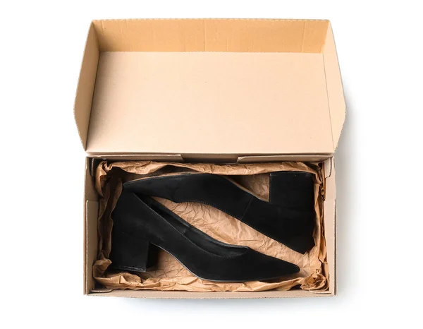 Χάρτινο Κουτί Μαύρα Τακούνια Παπούτσια Λευκό Φόντο — Φωτογραφία Αρχείου