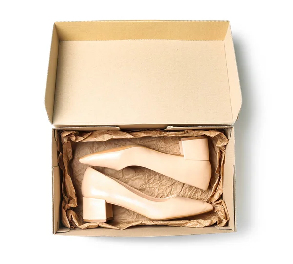 Χάρτινο Κουτί Μπεζ Τακούνια Παπούτσια Λευκό Φόντο — Φωτογραφία Αρχείου