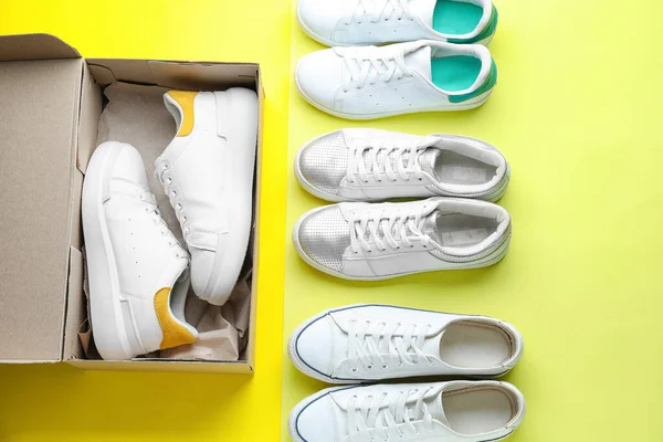Cardboard Box White Sneakers Yellow Background — Stock Photo, Image