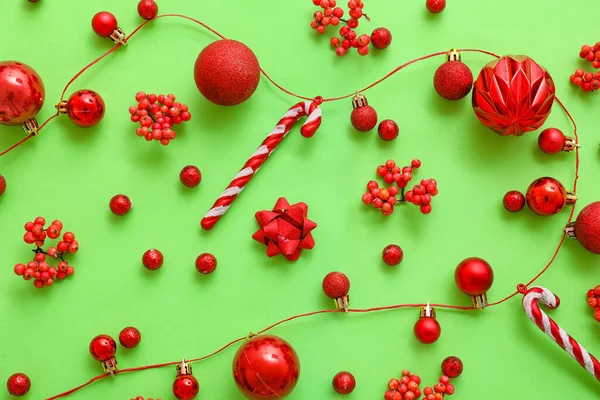 Bolas Navidad Con Bastones Rowan Dulces Sobre Fondo Verde — Foto de Stock