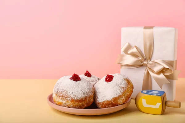 Plaat Met Lekkere Donuts Dreidel Cadeau Voor Hannukah Viering Kleur — Stockfoto