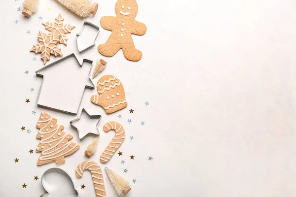 Composition Tasty Christmas Cookies Cutters Light Background — Stock Photo, Image