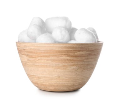 Beyaz arkaplanda yumuşak pamuk topları