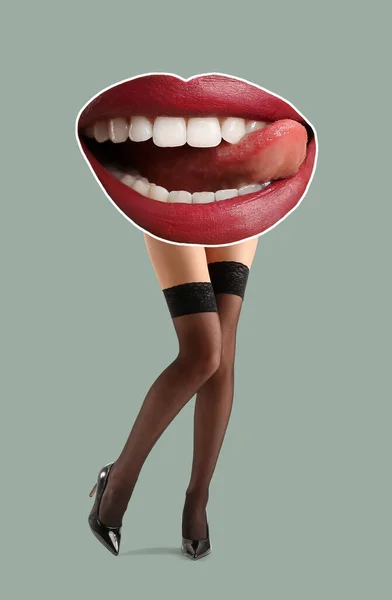 Kolaż Kobiecymi Ustami Nogami Czarnych Pończochach Szarym Tle — Zdjęcie stockowe