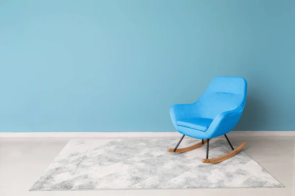 Modern Rocking Chair Carpet Blue Wall Room — Stock Photo, Image