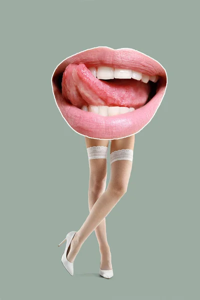 Kolaż Kobiecymi Ustami Nogami Białych Pończochach Szarym Tle — Zdjęcie stockowe