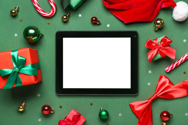 Tablet Υπολογιστή Καραμέλα Μπαστούνια Δώρα Και Διακόσμηση Χριστουγέννων Πράσινο Φόντο — Φωτογραφία Αρχείου