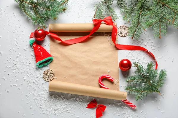 Skladba Prázdným Dopisem Santa Vánoční Dekorace Bílém Pozadí — Stock fotografie