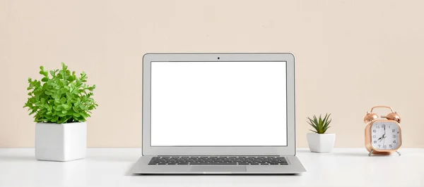 Modern Laptop Blank Screen Workspace Office — Stock Photo, Image
