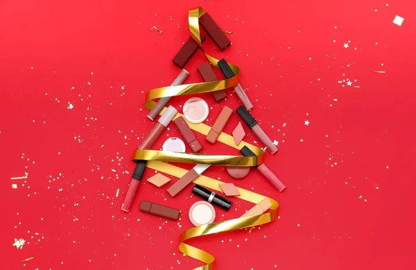 Vánoční Stromeček Make Upu Produkty Stuha Červeném Pozadí — Stock fotografie