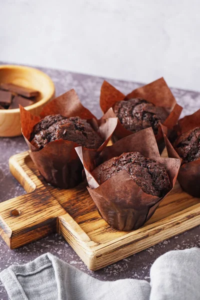 Wooden Board Tasty Chocolate Muffins Grunge Background Closeup — Stock Photo, Image