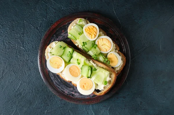 Plate Tasty Toasts Boiled Egg Cucumber Dark Color Background — Stock Photo, Image