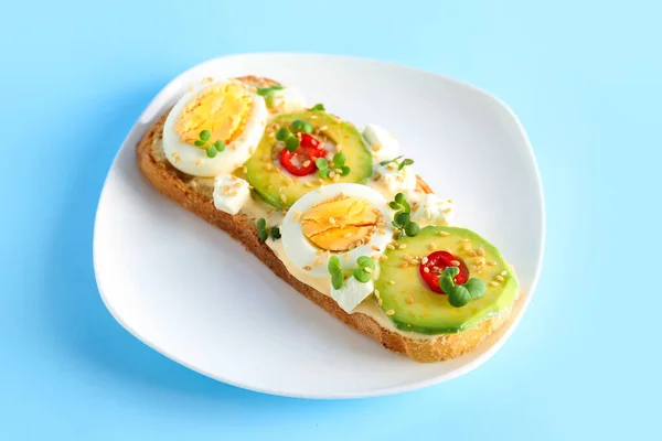 Plate Tasty Toast Boiled Egg Avocado Color Background — Stock Photo, Image