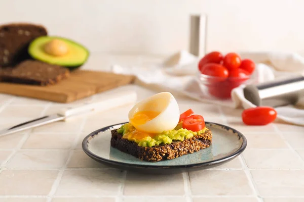 Plate Delicious Toast Boiled Egg Avocado Light Tile — Stock Photo, Image