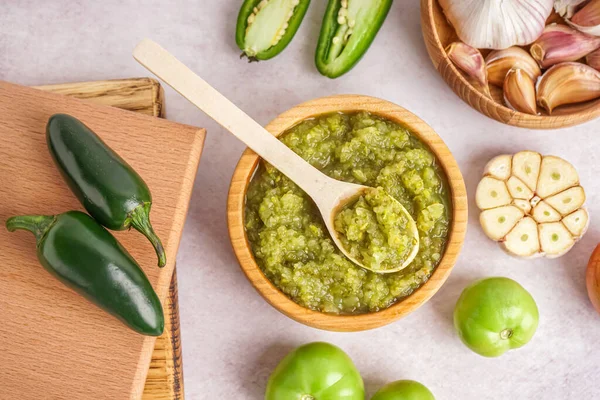 Wooden Bowl Tasty Green Salsa Sauce Ingredients Light Table — Stock Photo, Image