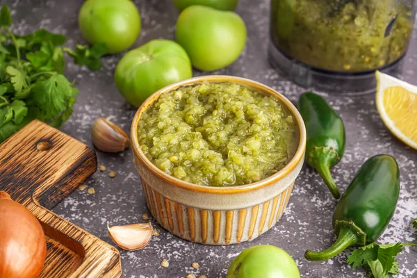 Bowl Tasty Green Salsa Sauce Ingredients Grunge Background — Stock Photo, Image