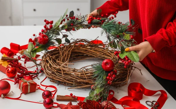 Woman Making Christmas Wreath Table Closeup — Stock Photo, Image