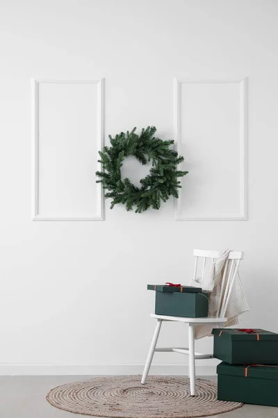 Chair Presents Christmas Wreath Hanging Light Wall — Stock Photo, Image