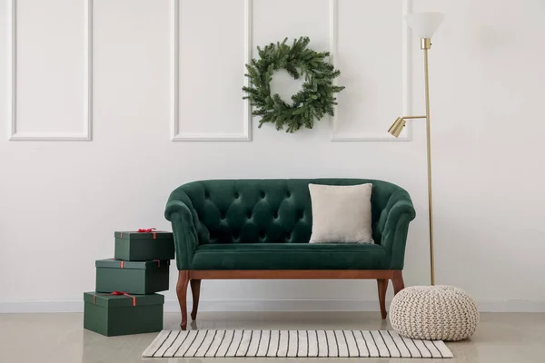 Sofa Presents Christmas Wreath Hanging Light Wall — Stock Photo, Image