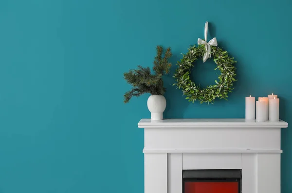 Fireplace Fir Branches Vase Candles Christmas Mistletoe Wreath Blue Wall — Stock Photo, Image