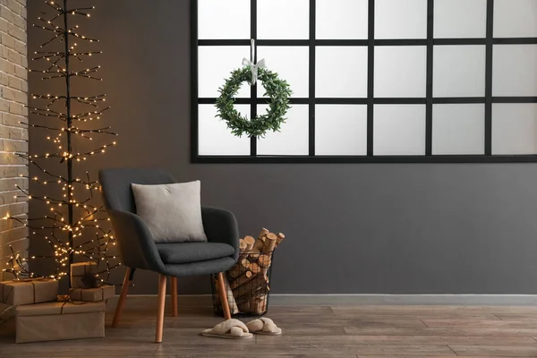 Interior Living Room Christmas Mistletoe Wreath Armchair Glowing Lights — Stock Photo, Image