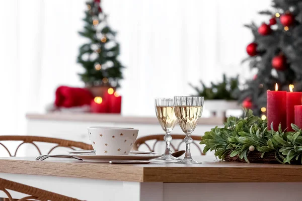 Рождественский Стол Бокалами Шампанского Кухне Крупным Планом — стоковое фото