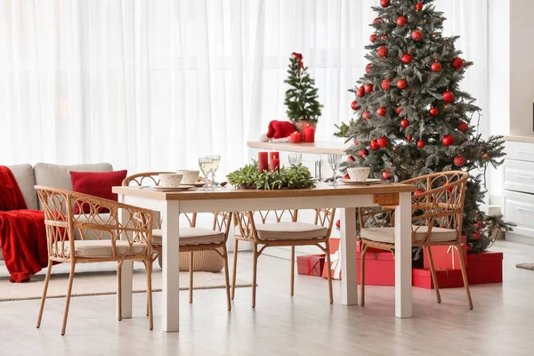 Interior Cocina Con Árboles Navidad Mesa Comedor — Foto de Stock