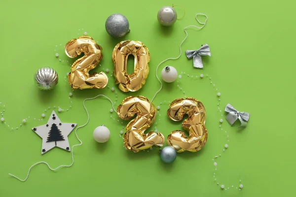 Figure 2023 Made Balloons Christmas Decorations Green Background — Stock Photo, Image